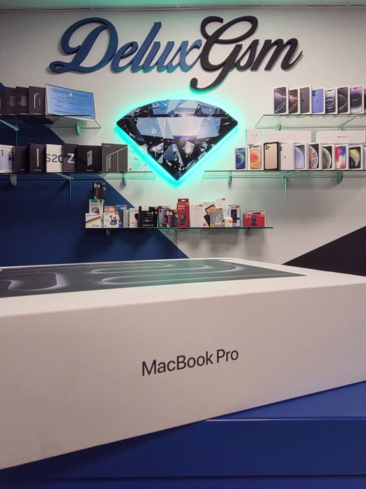 MacBook Pro / M5 / 24/1TB / 14" / sigilat / Midnight / DeluxGSM