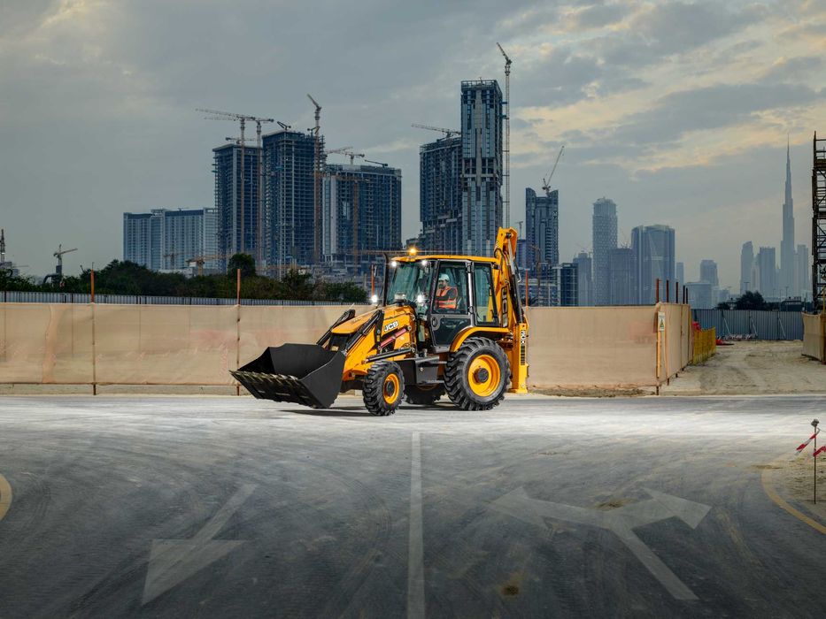 В наличии экскаватор-погрузчик JCB 3СX PLUS (телескоп)