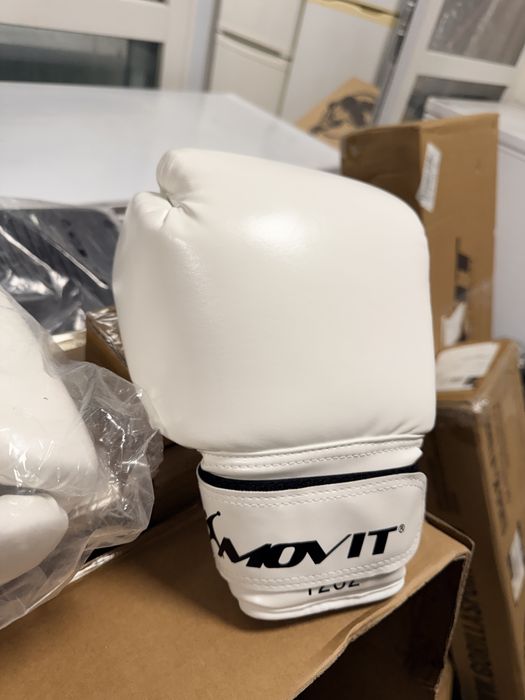 Manusi de box noi profi pret 150 lei perechea marimea 8 oz si 12 oz