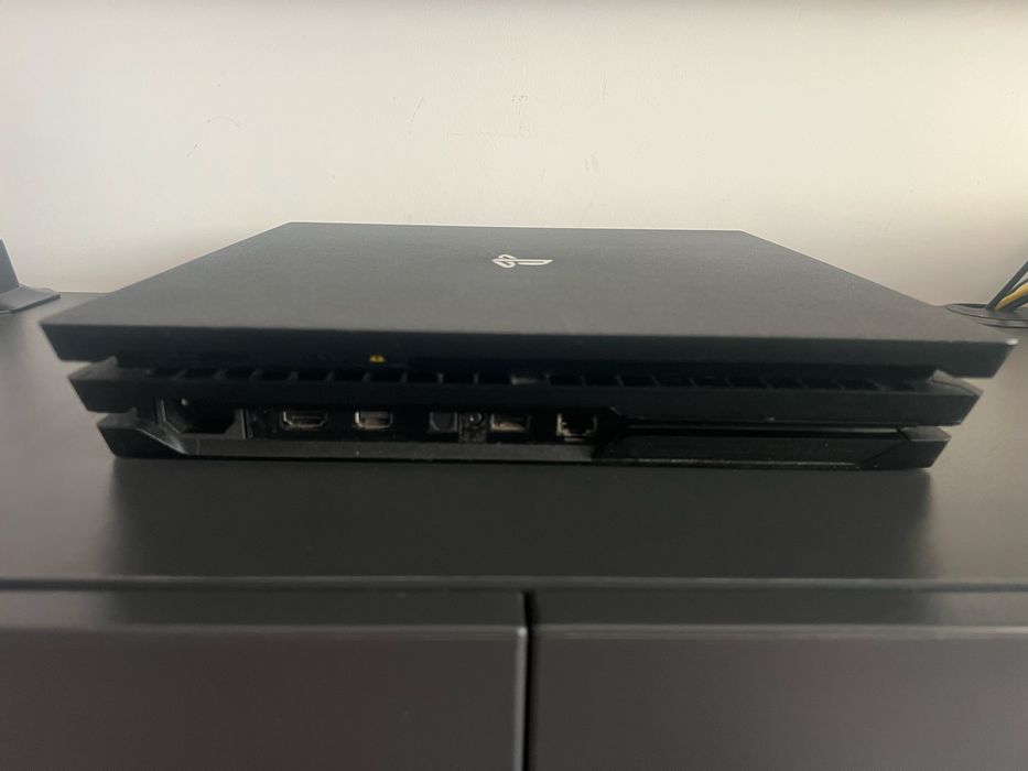 PlayStation 4 pro 1Tb