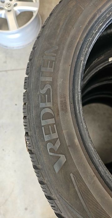 225/50/17 цола Vredestein