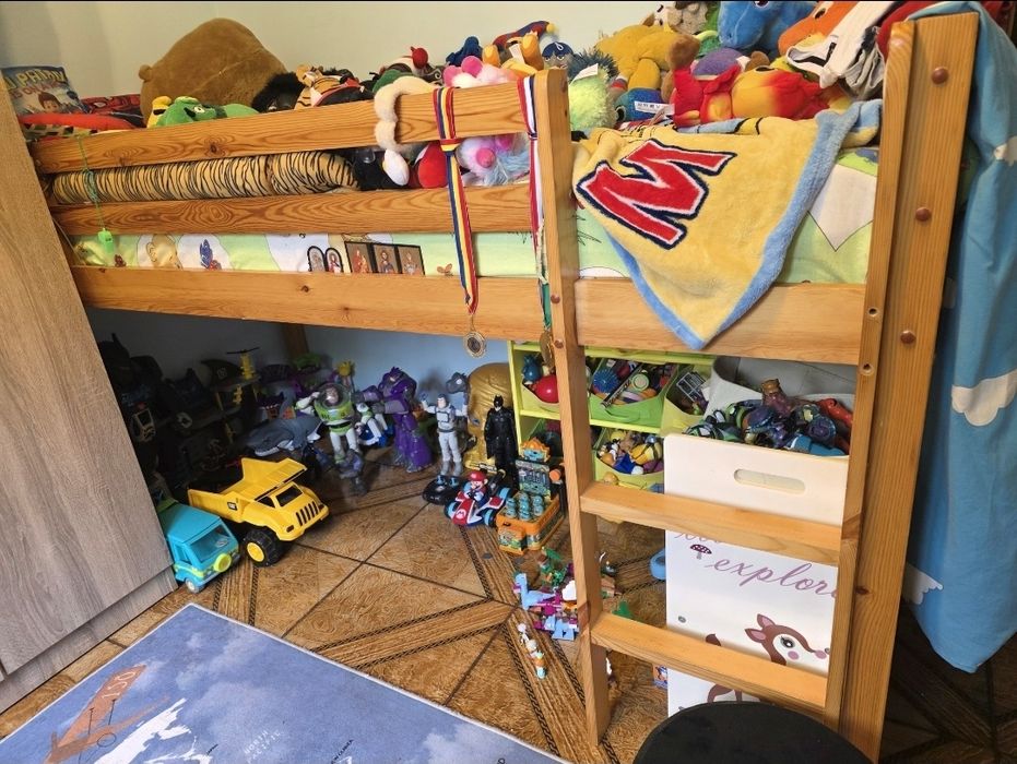 Pat etajat pentru copii cu topogan