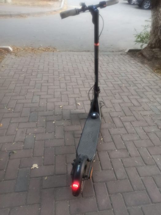 Самокат продаю ninebot