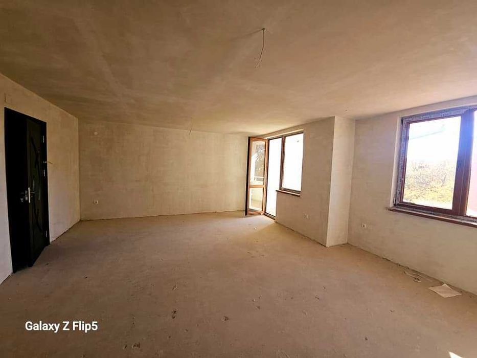 Продава се Тристаен апартамент в Казанлък - 90 кв.м за 1304 €/кв.м - Снимка #2