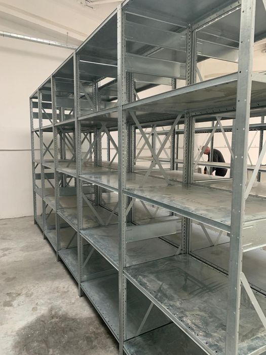 Rafturi metalice pentru depozitare manuala și arhiva