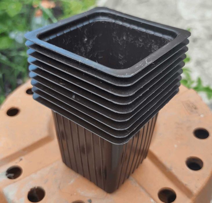 Пластмасови саксии и кофички