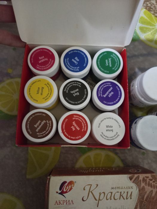 Продаются акриловые краски + краски по ткани