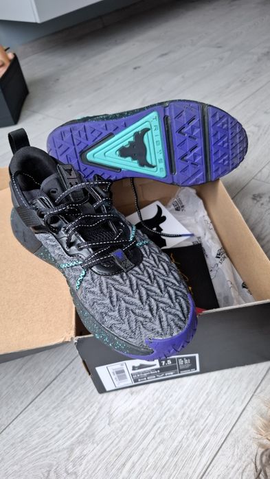 Дамски маратонки under armour