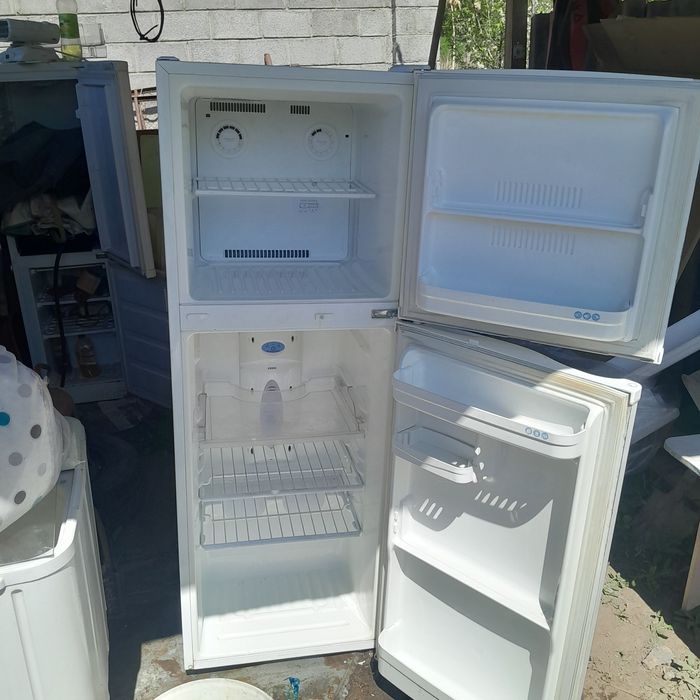 Тоңазытқыш  Холодилник жақсы істеп тұр