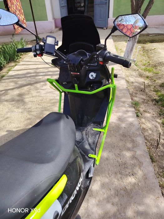 Benzinli Skuter sotiladi