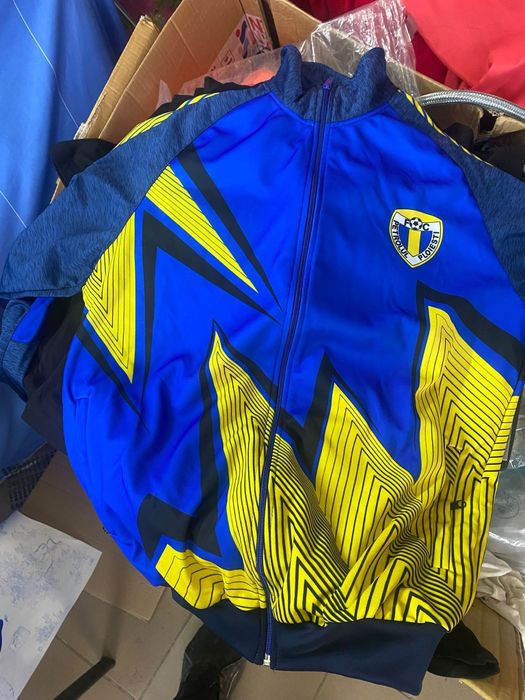 Vînd treninguri bărbătești