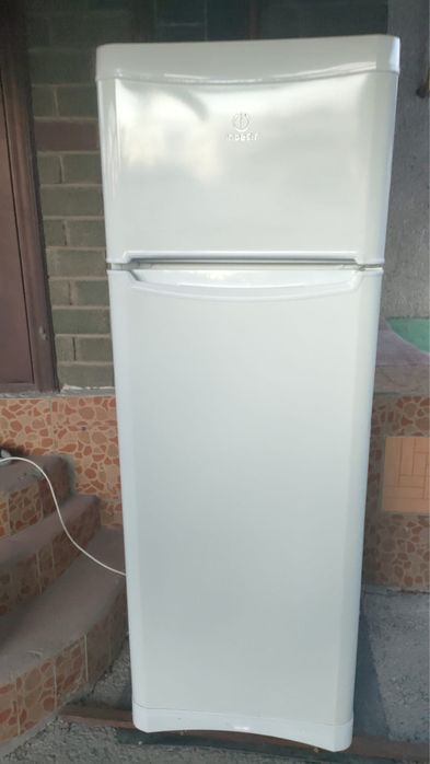 Продам холодильник INDESIT
