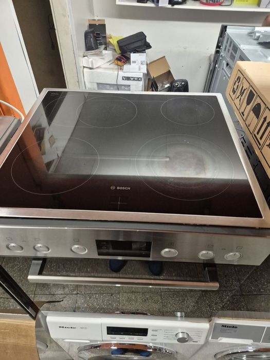 Фурна с керамични котлони Бош внос от Германия