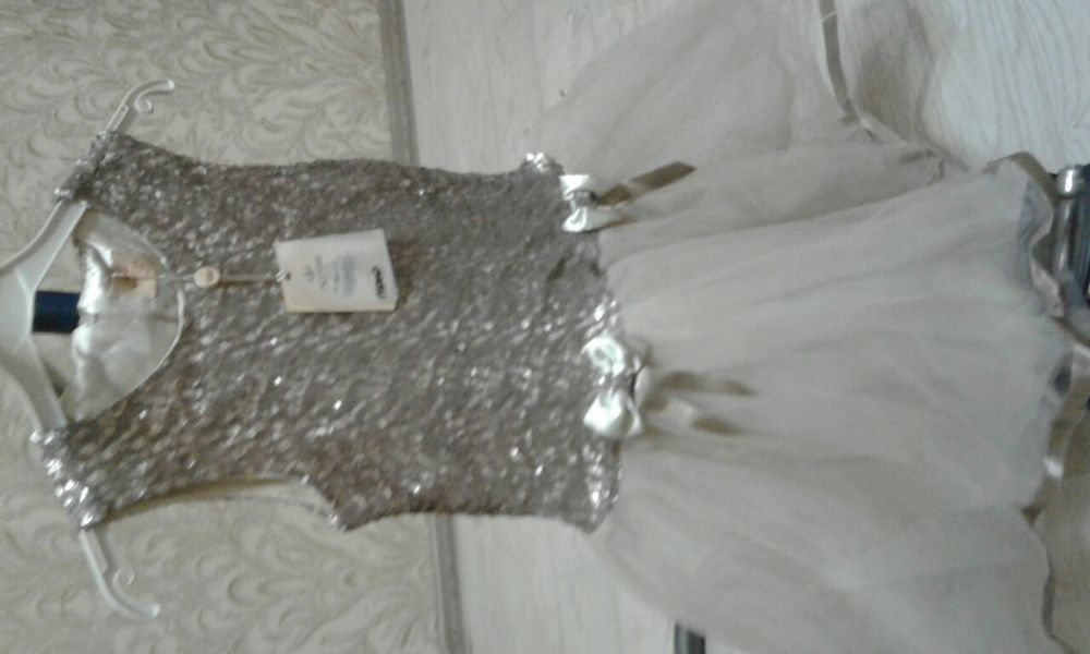 Продам платья новые для девочек