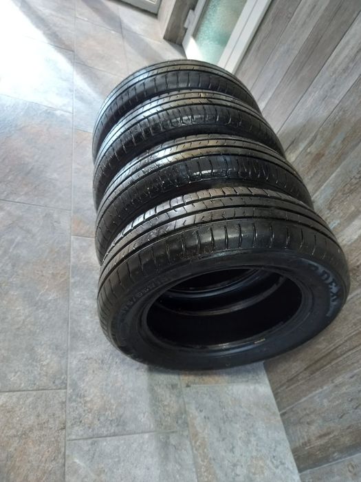 Vând anvelope masina