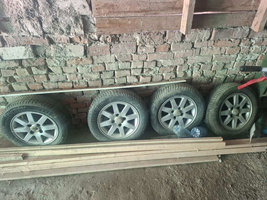 Vând roți Mazda 2