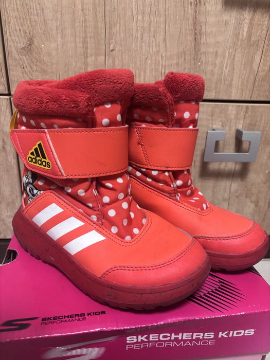 Cizme Adidas rosii Minnie Mouse imblanite impermeabile nr 28,5