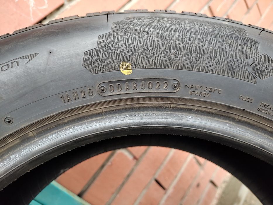 Продавам 4 зимни гуми 205/60/16 Falken