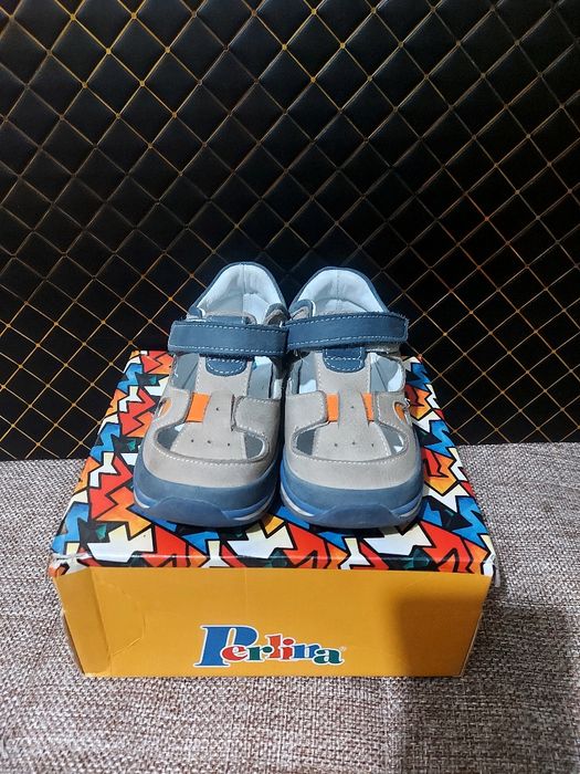 Детская летняя обувь. 25 размер. Кожа. Бренд PERLINA