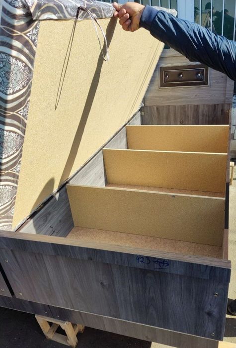 Yumshoq divanlarimiz sotuvda. Ochiladigan qulay.