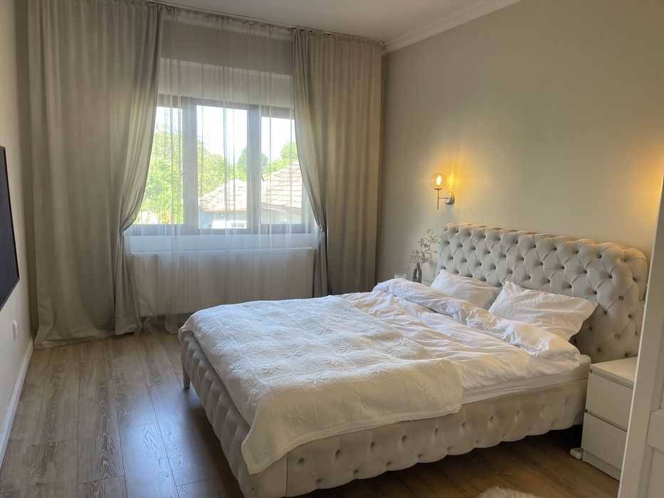 Apartament in casa (asociatie) 2 etaje, semicentral, camere decomandate