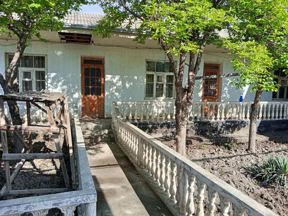 Фаргона шахарда Срочно ховли уй сотилади 5.5 сотихлик