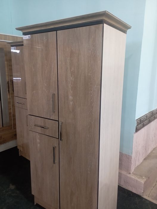 Shkaf shifoner 80 sm ha 190 sm Akrel material