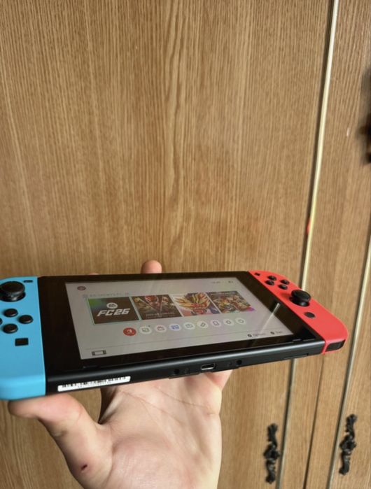 Nintendo Switch V2 cu accesorii