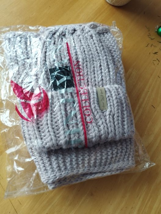 Набор шапка  и снуд