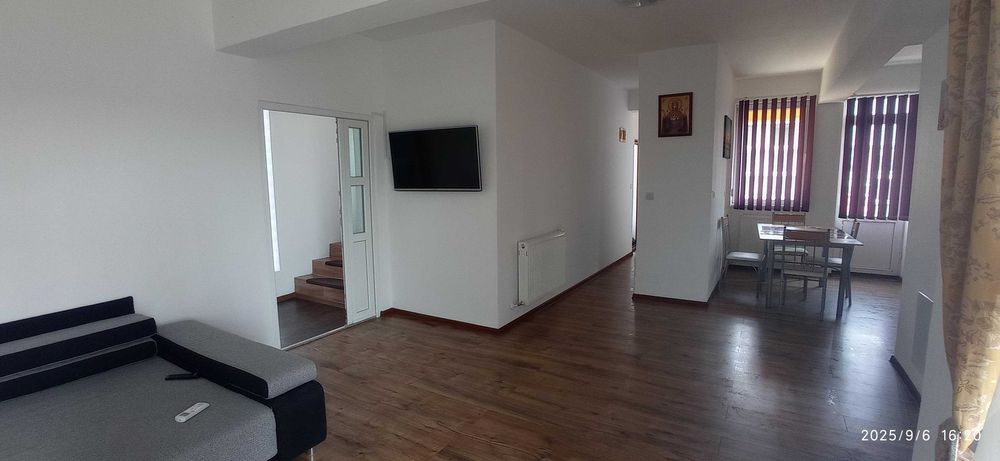 Vand casa  cu 4 camere pe 2 nivele in Sanmartin str Carmen Sylva