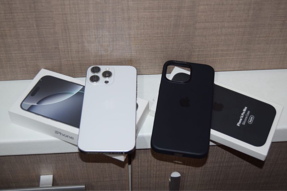 iPhone 16 pro max silver