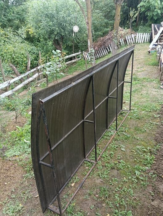 Copertină policarbonat 2.10m×1.07m cu structură metalică solidă