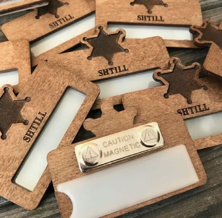 Деревянные бейджики, таблички для сотрудников