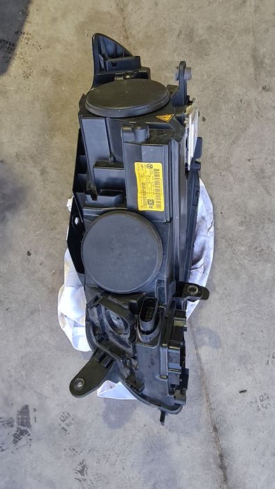 Far dreapta vw passat CC cu xenon an 2016 facelift cod 3C8941032H