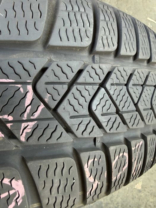 Anvelopa iarna 205/60 R17 - Pirelli Sotto Zero 3 cu steluta bmw