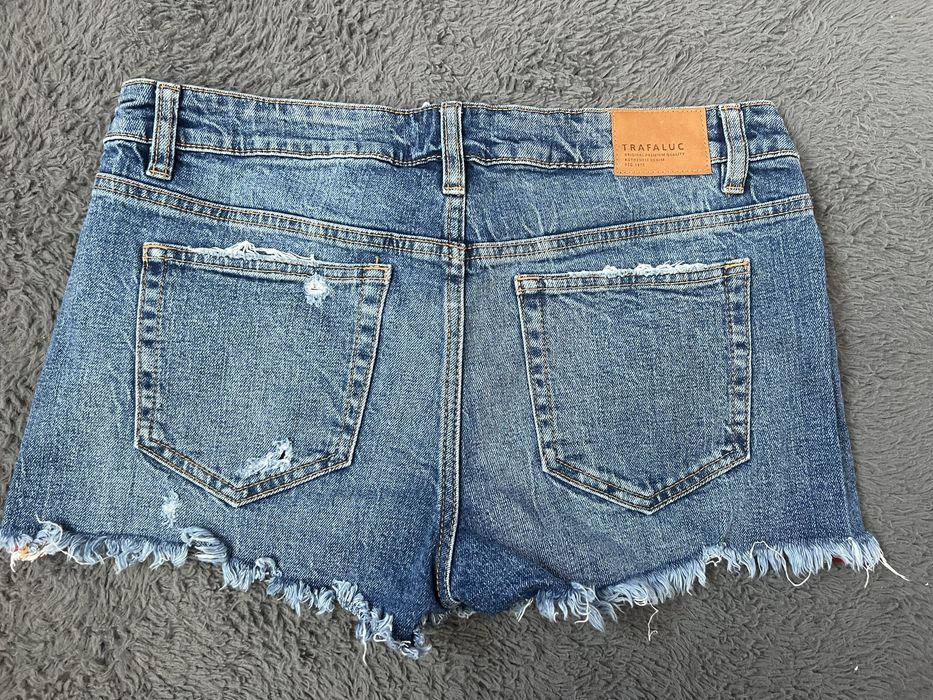 Нови панталонки зара 38 размер