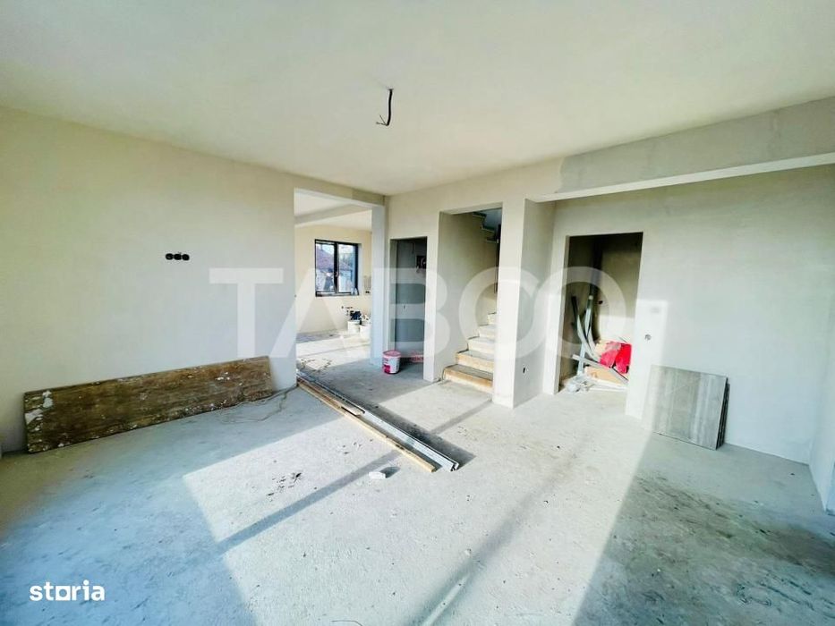 Duplex cu 2 garaje semifinisat de vanzare cartierul Dambul Rotund