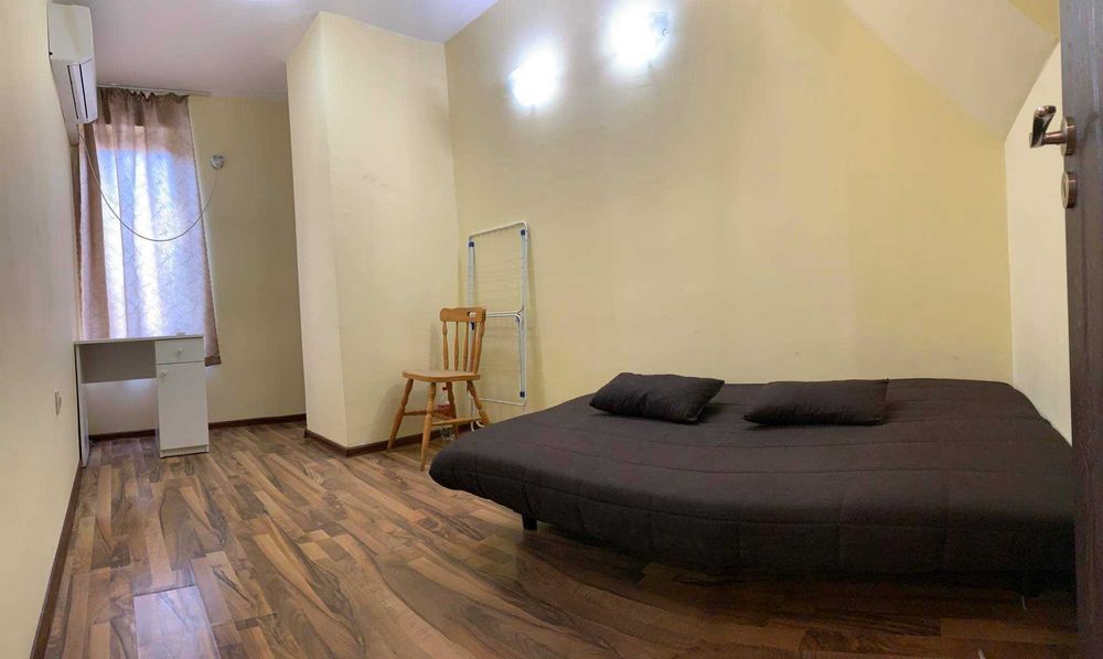 Дава се под наем Двустаен апартамент в Бургас, Център - 45 кв.м за 204 € - Снимка #3