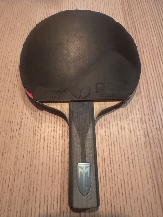 Paleta tenis de masa Butterfly Timo Boll ALC + fete Dygnics 05