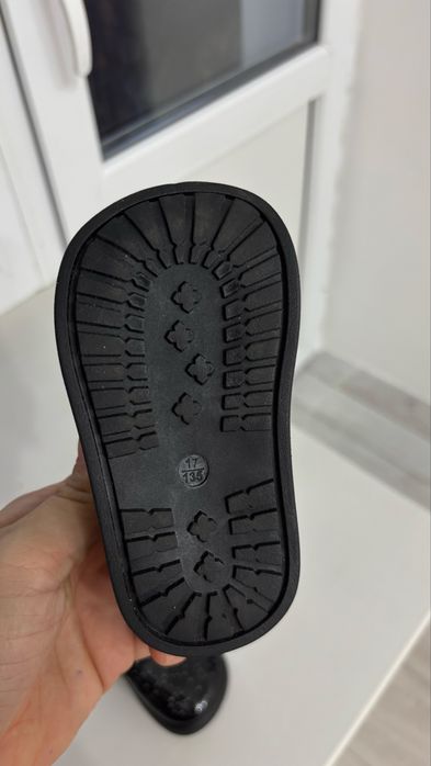 Продается детские туфли