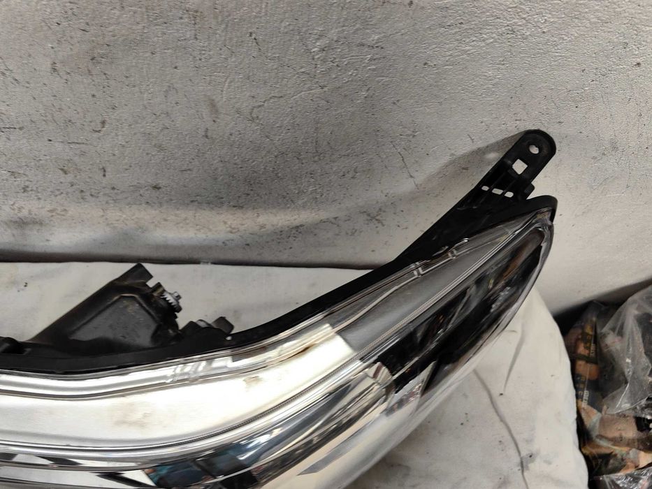 Фар Тойота Toyota Hilux