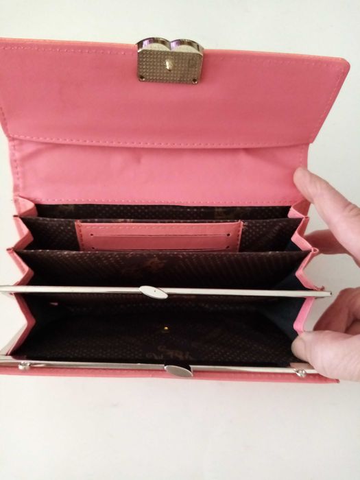 Нови дамски портмонета и нов кожен ключодържател.