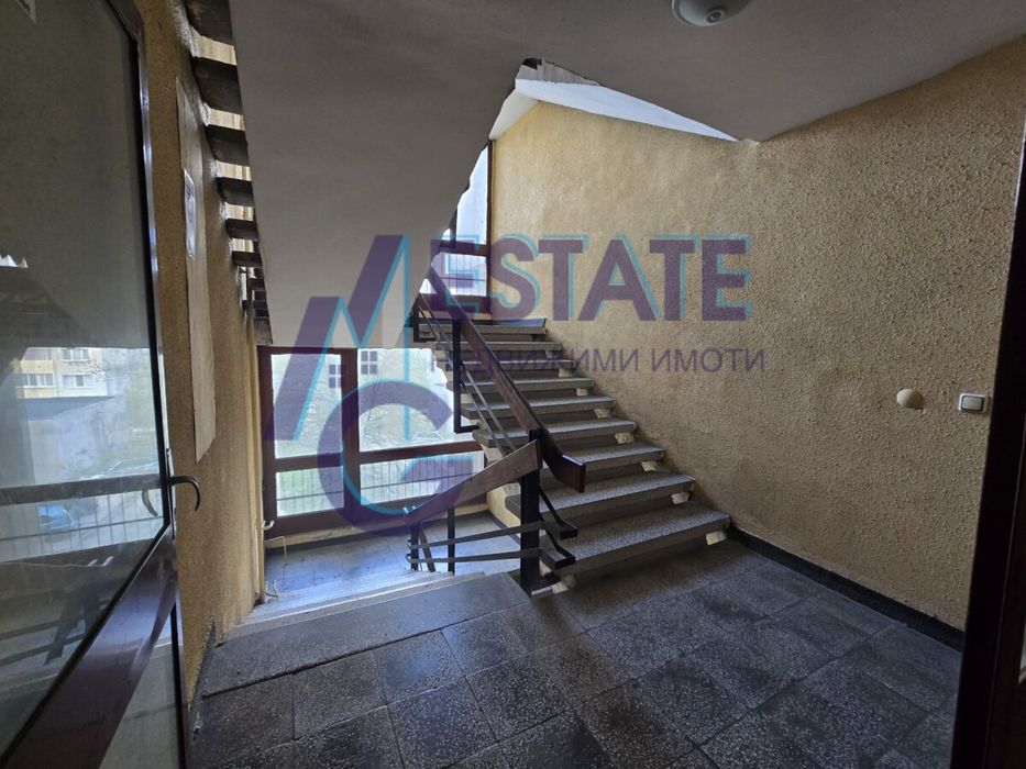 Тристаен апартамент в гр. София, жк. Връбница 2