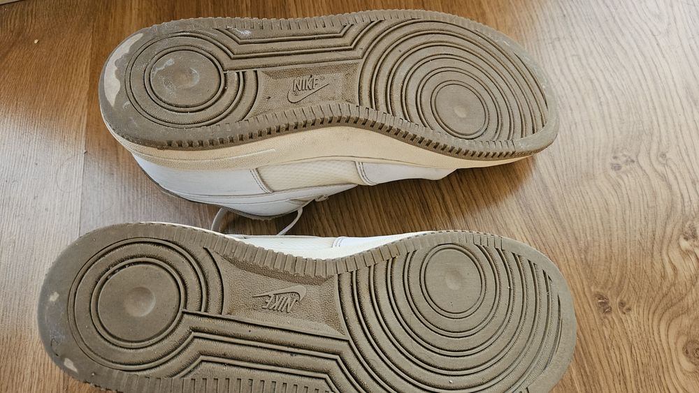 Бели маратонки Nike