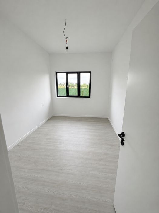 Casa De Vanzare la cheie, la  intrare in Cumpana pe partea stanga .
