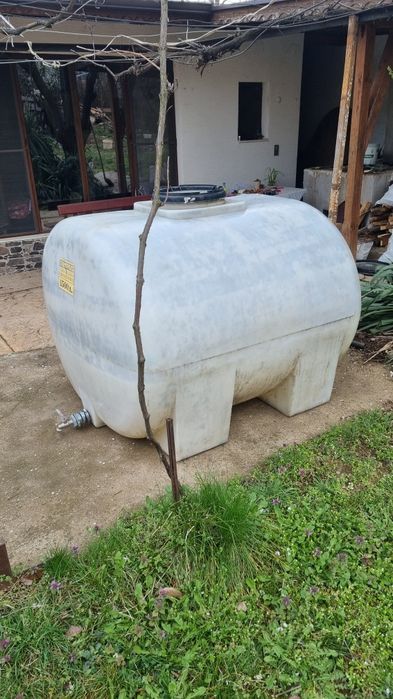 Цистерна 1.5 тона, събирала е дъждовна вода.