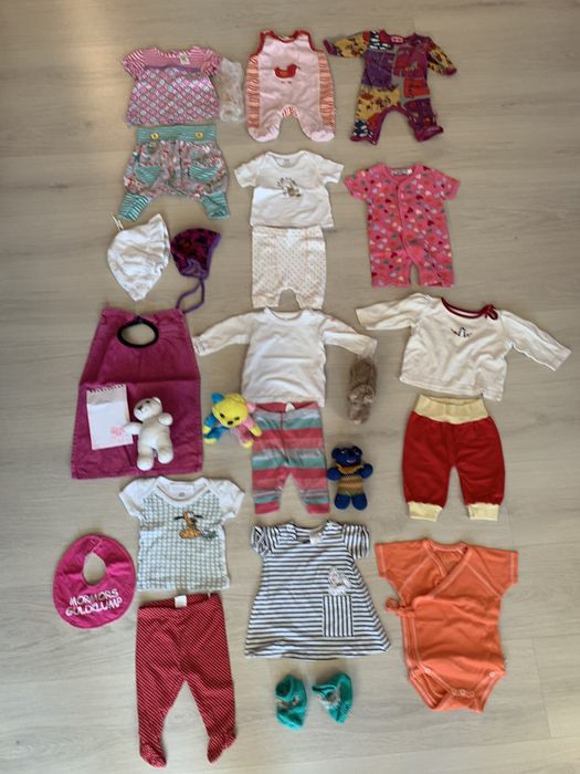 Vand lot haine bebe(1-2 luni) superbe.