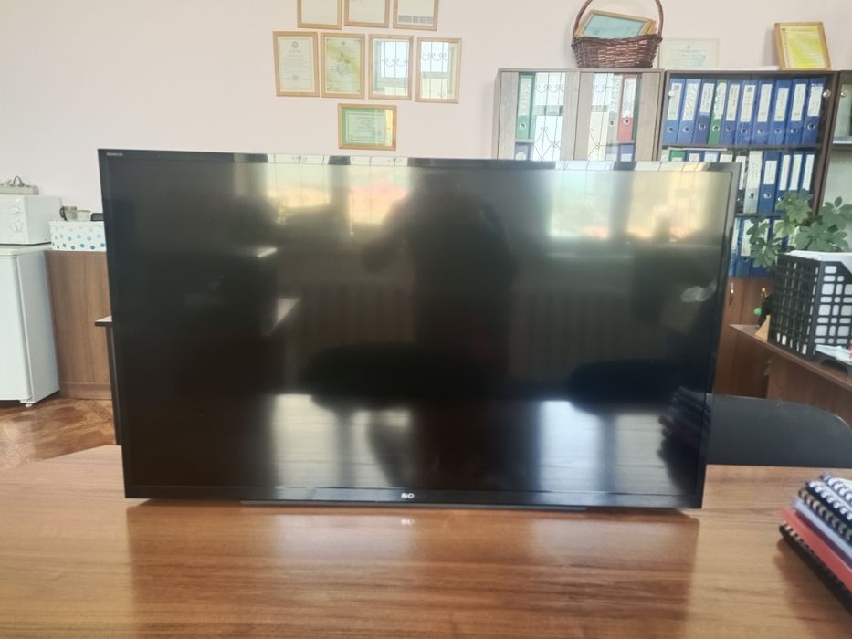 Продам телевизор с кронштейном