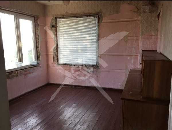 Двуетажна къща в село Троянци 70575