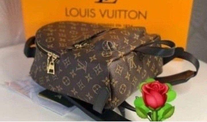 Rucsac+portofel ,super model import Franța, etichetă, saculet